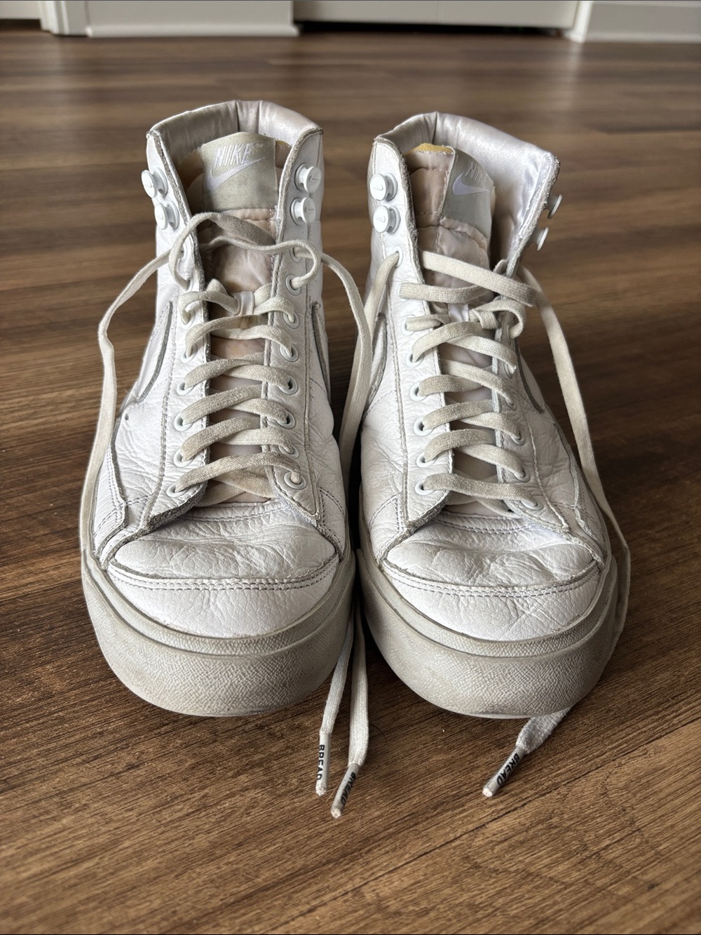 Nike Women’s Custom High-Top Blazers in Off-White/Cream
